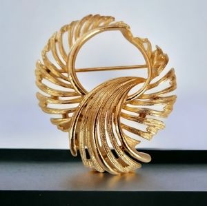 Vintage Signed Lisner Goldtone Bow Brooch Pin